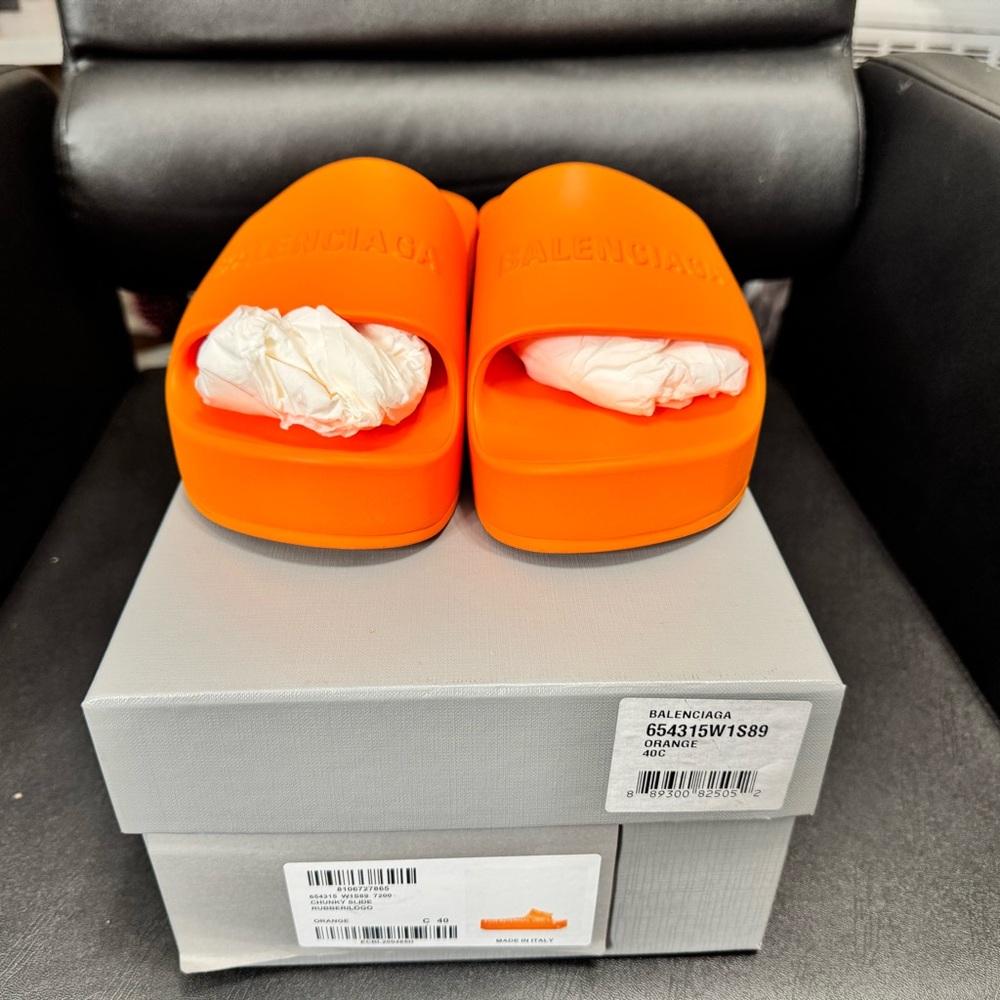 Balenciaga chunky Pool Slide.